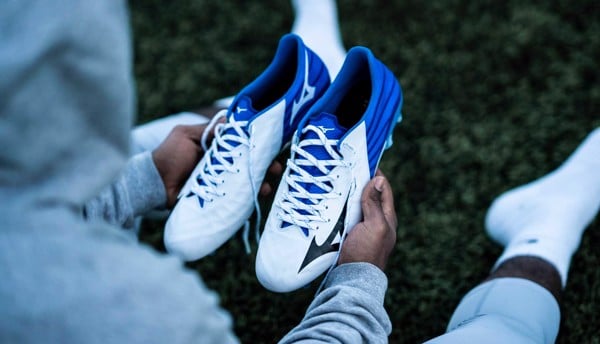 mizuno_rebula__2__bdb0ff8ad4184781ae92891a11f57abc_grande giay da bong mizuno